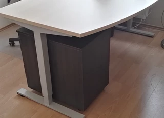 Állítható magasságú asztal 1